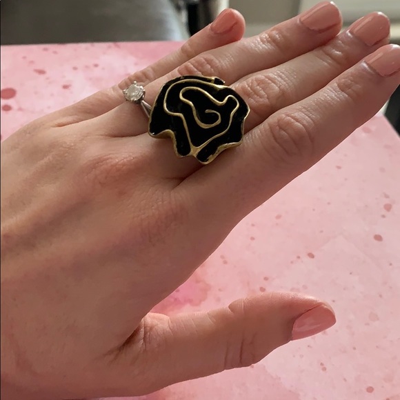 Artsy flower cocktail ring - Picture 5 of 5